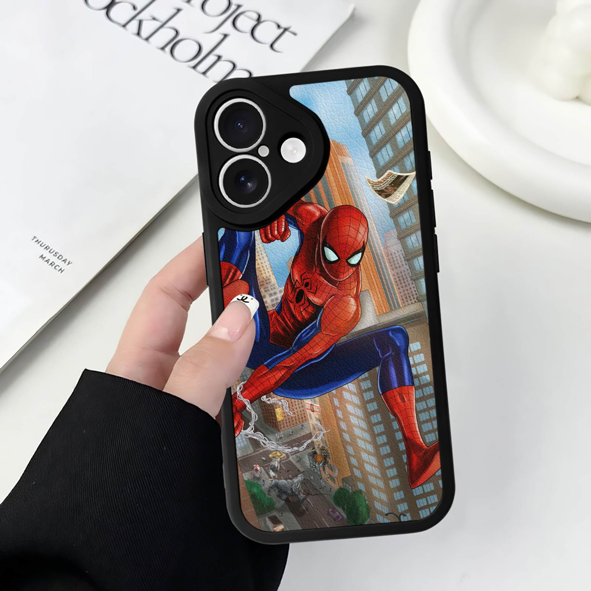 （画像用） Spider Man スパイダーマン 【iPhone 16シリーズ対応】シリコンスマホケース（レザー調） 材質：シリコン